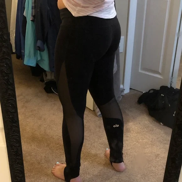 【新品未使用】Alo Yoga Legging xs Alo Yoga Airlift High-Waist Suit Up Legging Black/White XS